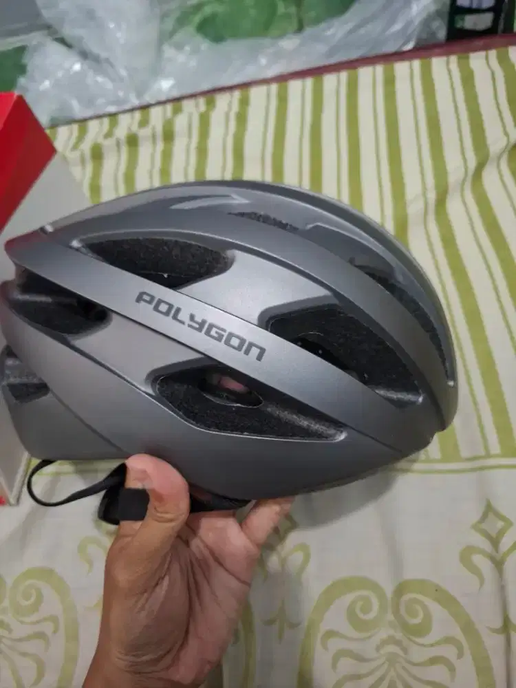 helm sepeda (Polygon Axel)