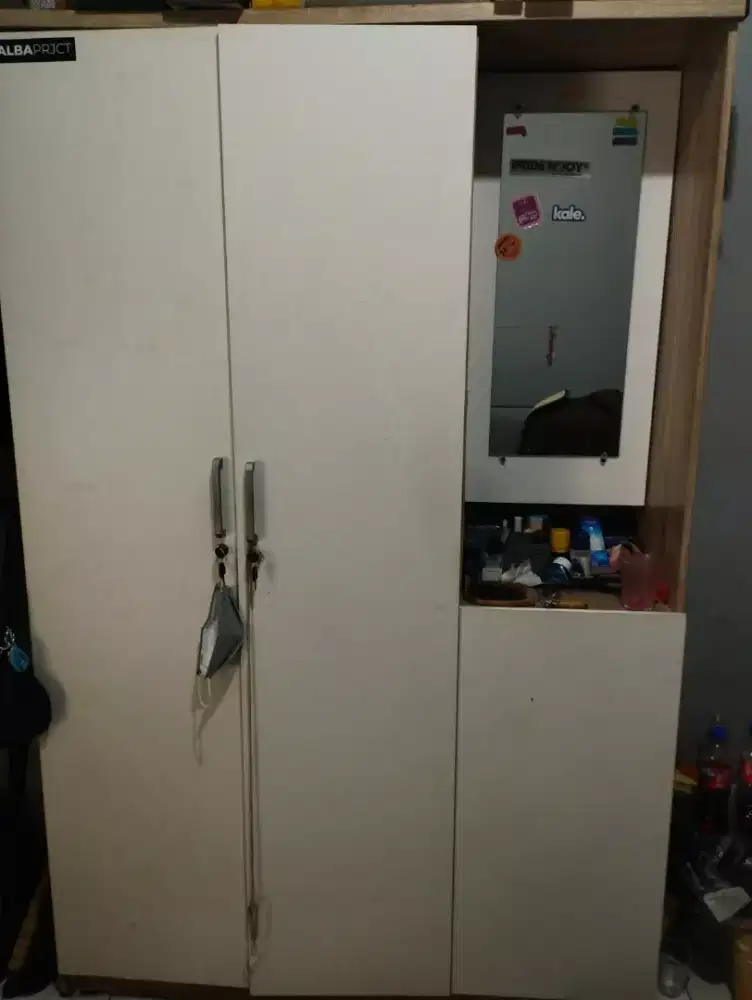 Lemari baru beberapa bulan masih mulus dan bagus