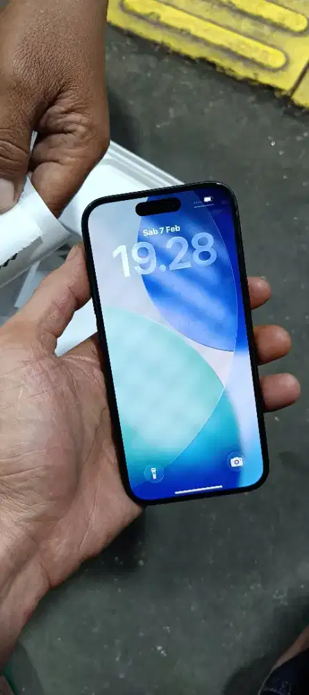 Iphone 15.    128 gb ibox