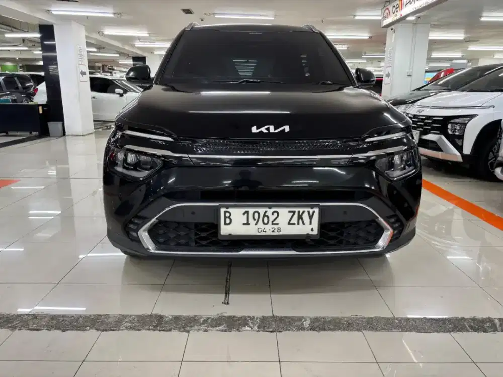 Kia carens 2023 hitam 7 seater tgn 1 pribadi