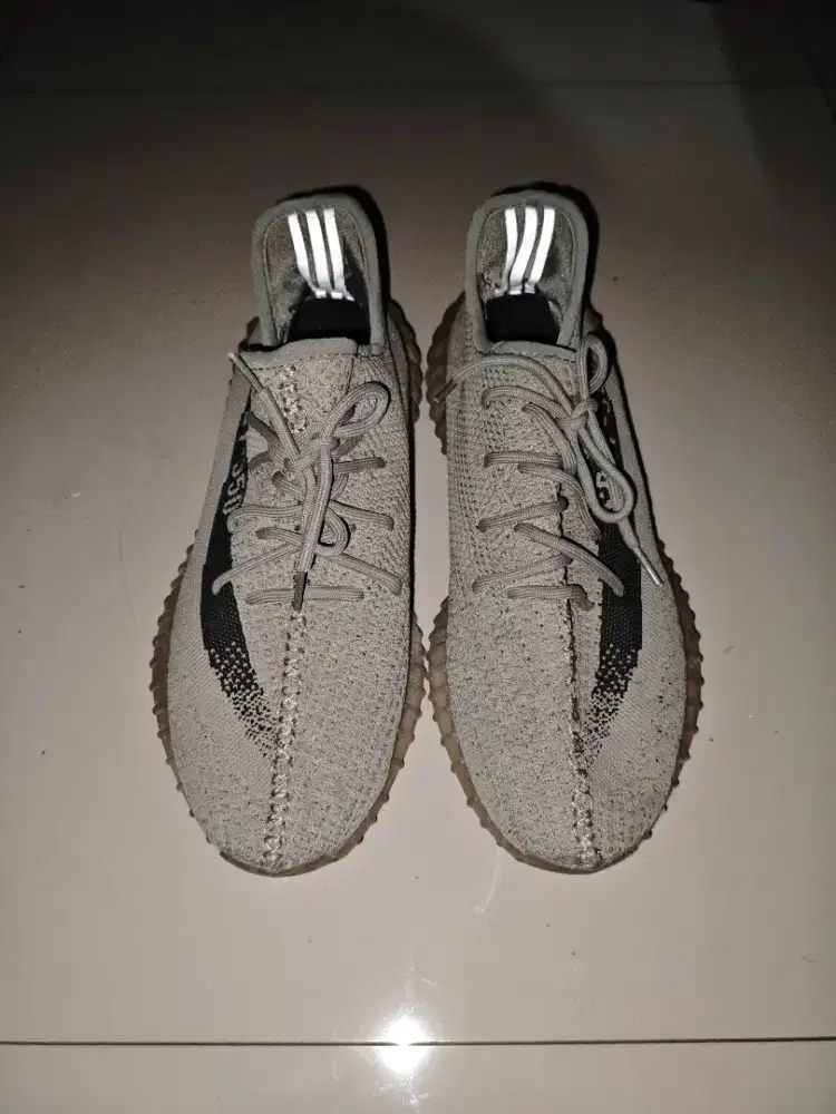 Dijual adidas yeezy boost 350 v2 like new