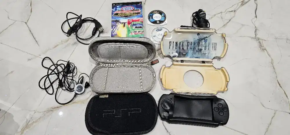 Accesories Sony PSP second : UMD, case, handsfree, adapter