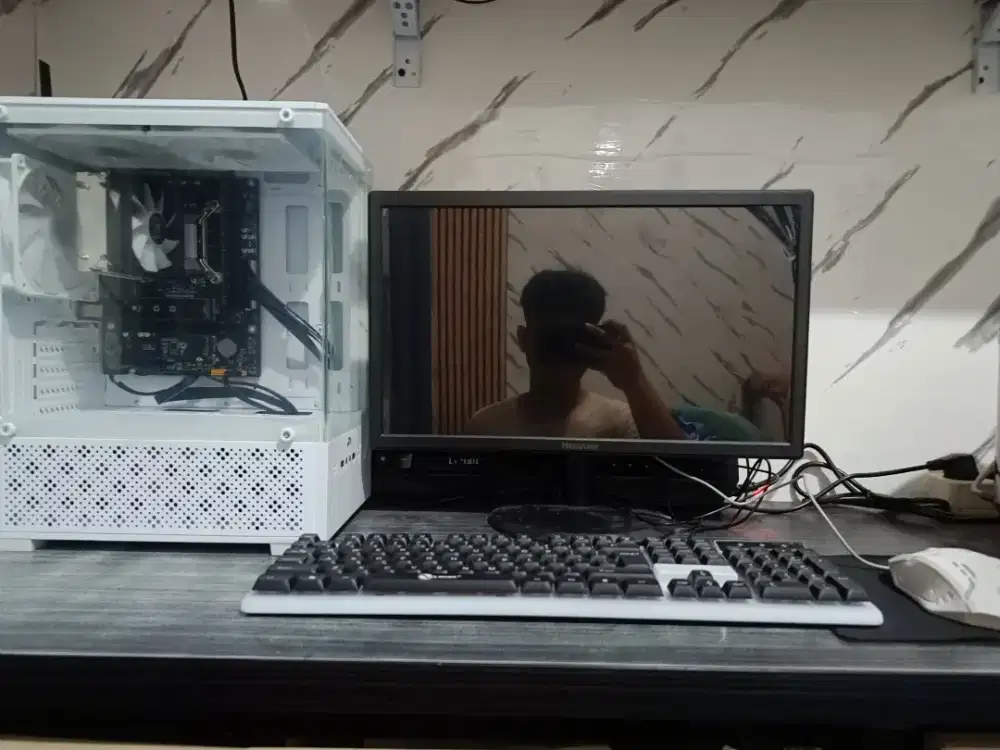 PC FULLSET STANDART GAMING FULL WHITE CUSTOM RGB