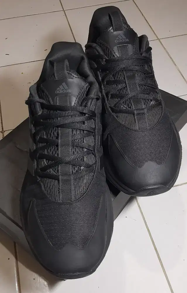 ADIDAS ALPHAEDGE + BLACK SNEAKER