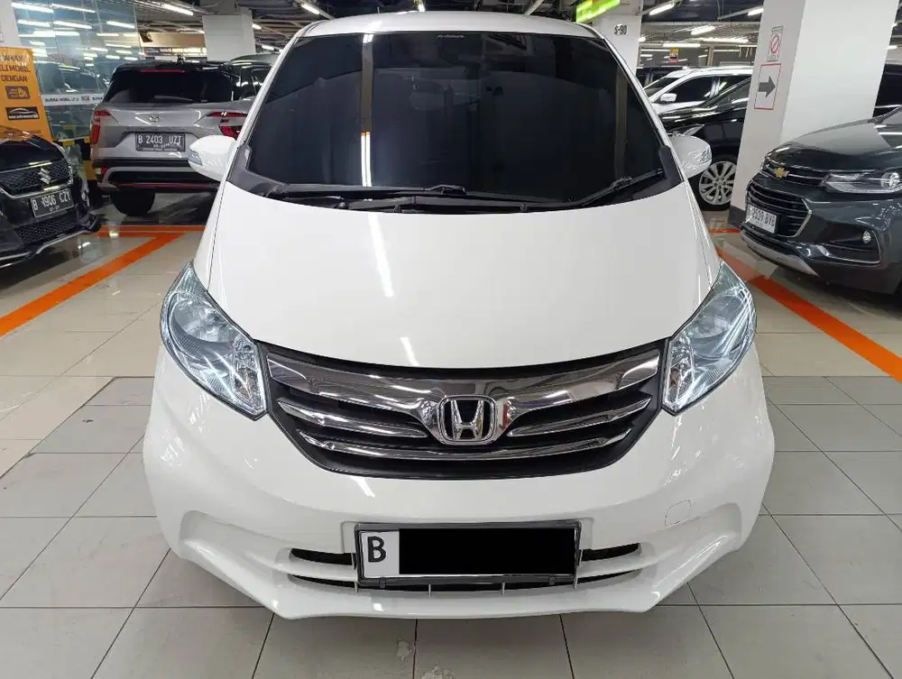 KM 74rb  Honda Freed SD 1.5 AT Tahun 2014/2015
