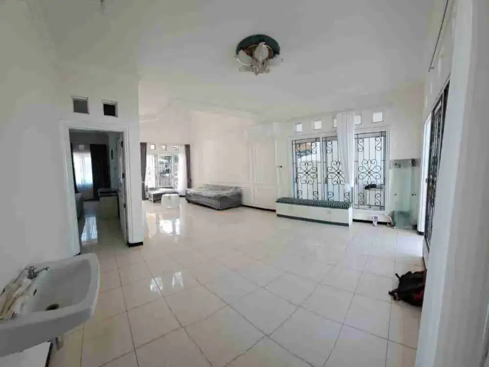 Rumah Sewa Candi Golf Semarang Selatan