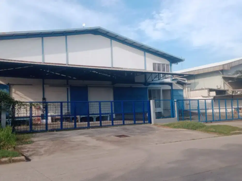 GUDANG BESAR SIAP OPERASIONAL DI MARUNDA CENTER – PLAFON 15 METER