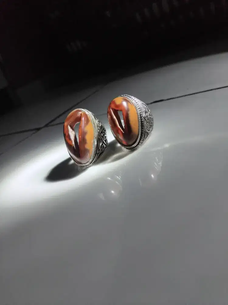 Cincin Batu Combong Unik