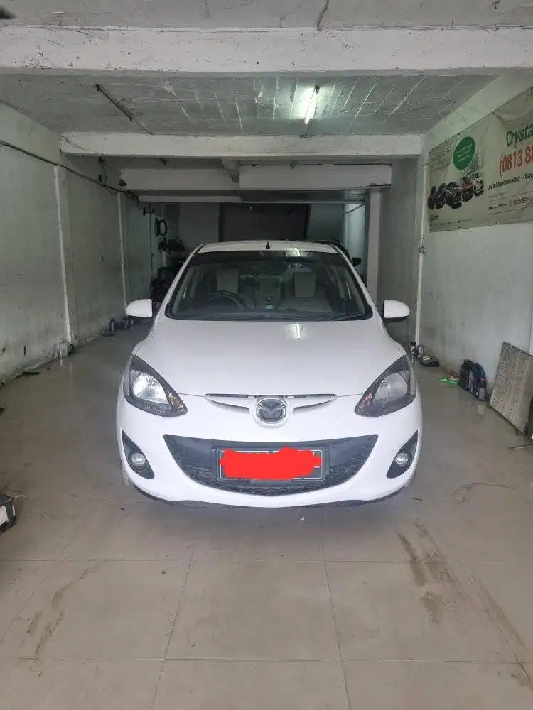 DP 5 JUTA MAZDA 2 R SEDAN 2010 MATIC