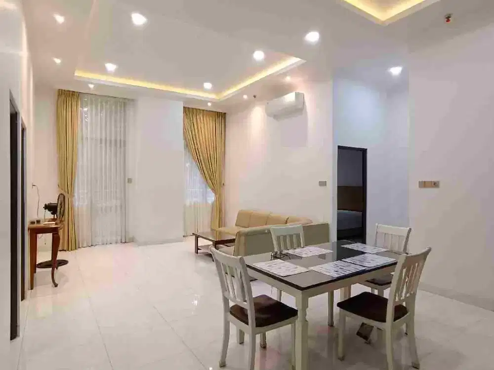 Disewakan Apartemen Paladian Park Full Furnish Lantai Dasar 3 BR, Kelapa Gading, Jakarta Utara