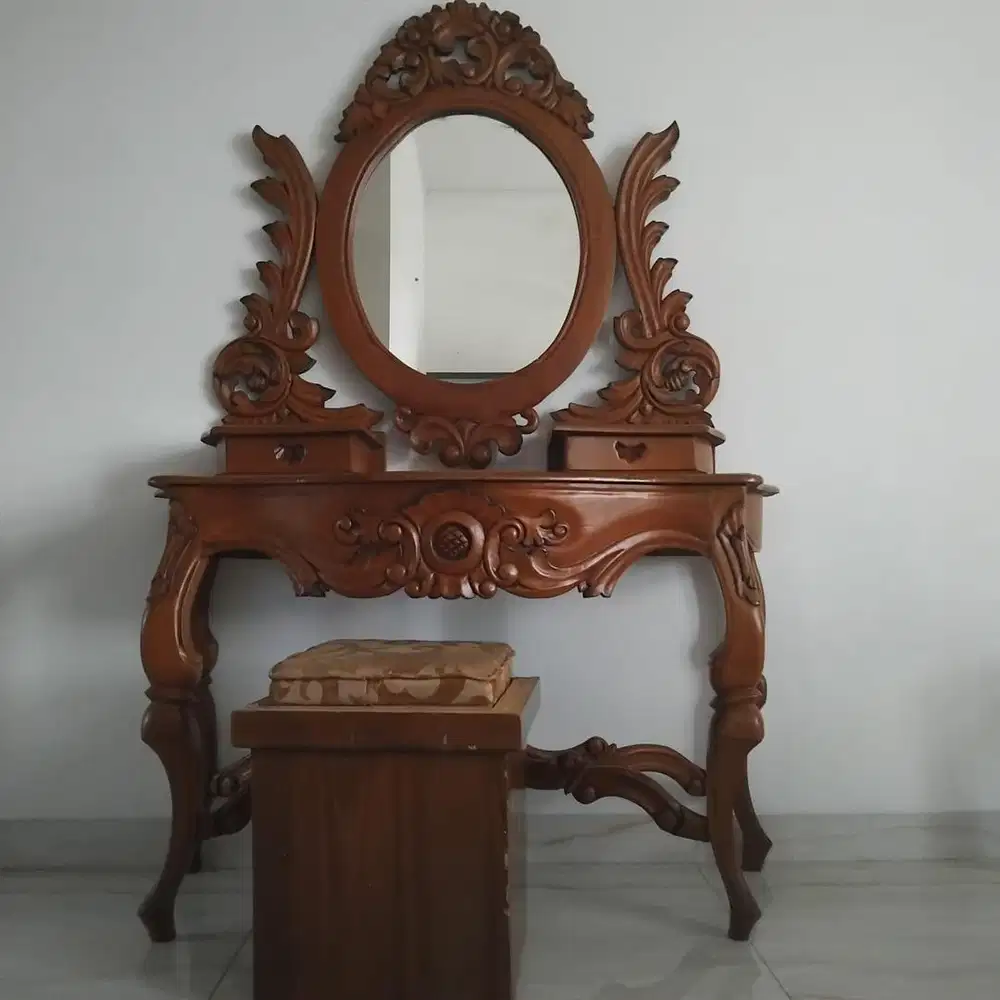 Dijual meja rias bahan jati, cantik n klasik