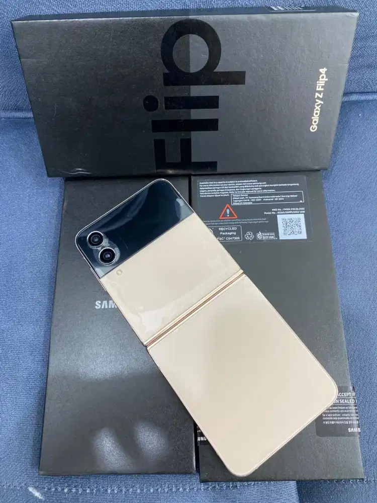 Samsung Z Flip 4 5G , Gold , 8/256GB Sein