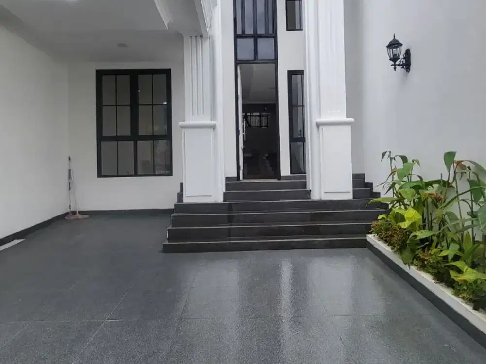 Prestige Modern Classic Split Level, Desain Mewah & Layout Eksklusif