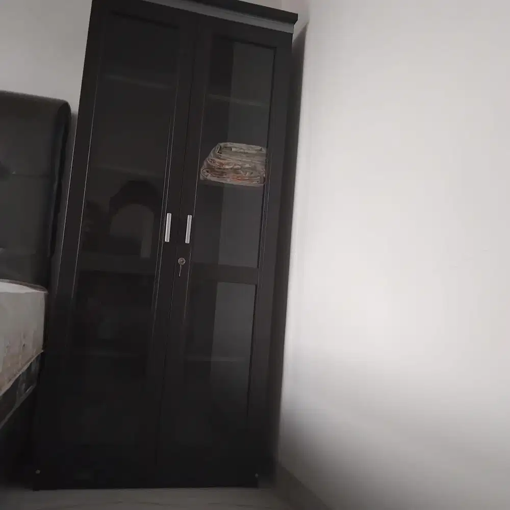 Dijual lemari bisa untuk pakaian n buku