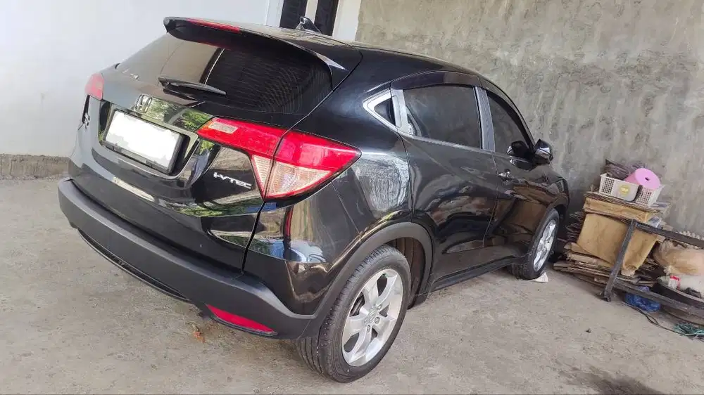 Dijual mobil honda hr-V tahun 2016