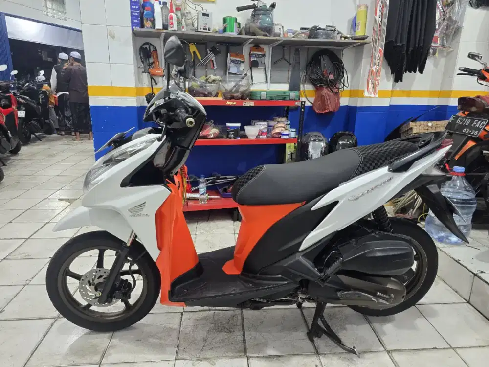 DIJUAL CASH HONDA VARIO KZR 125 CBS THN 2014 PAJAK IDUP SIAP PAKAI