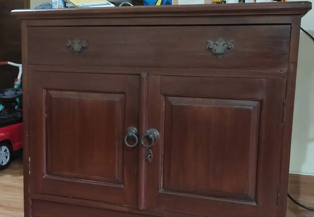 Buffet jati ada laci dan lemari