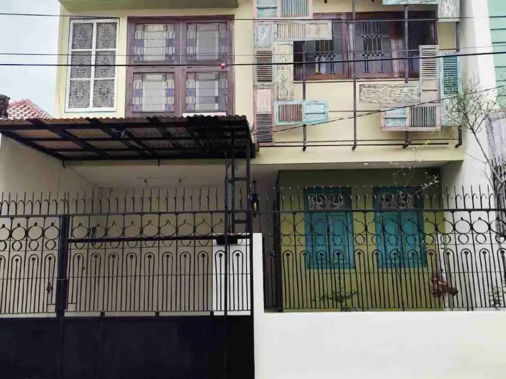 RUMAH VINTAGE DEKAT GANDARIA CITY