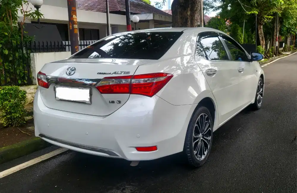 Toyota Altis 1.8V AT 2014 Istimewa