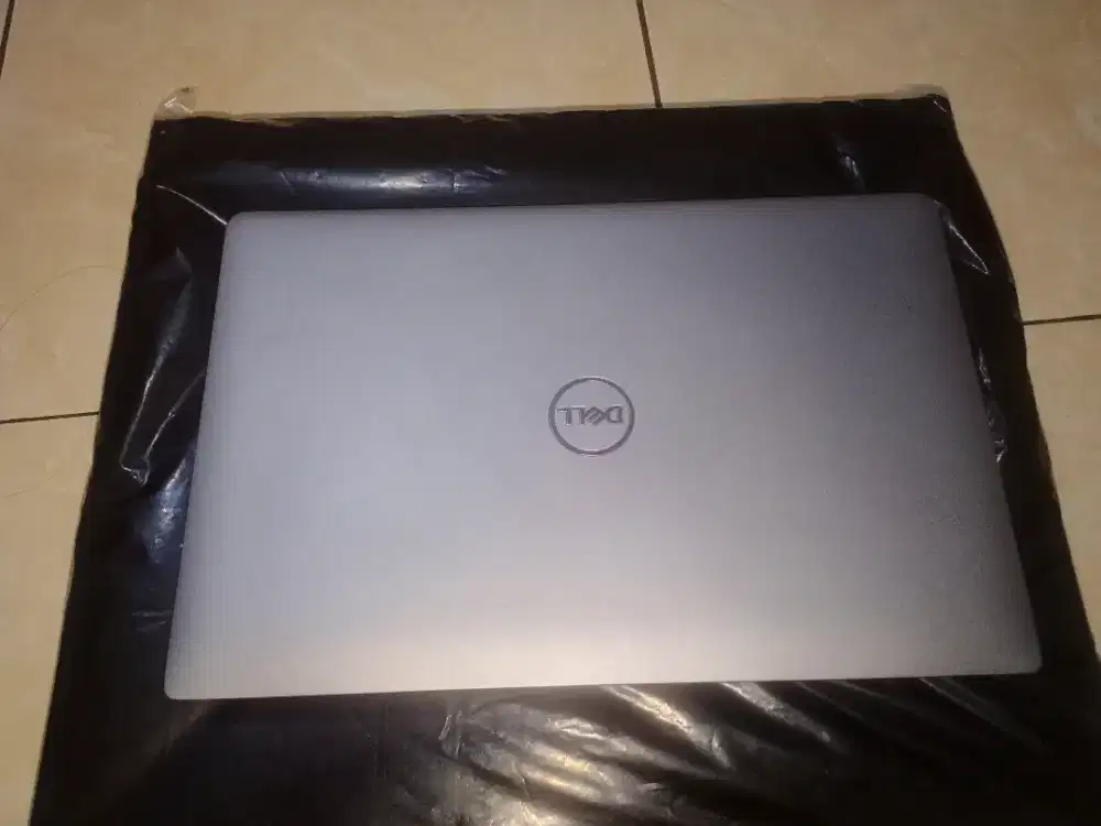 Laptop DELL segel mulus lengkap