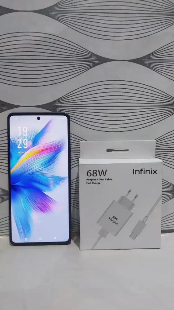 HP Infinix Note 30 Pro 
Ram 8+5 GB 
Penyimpanan 256GB