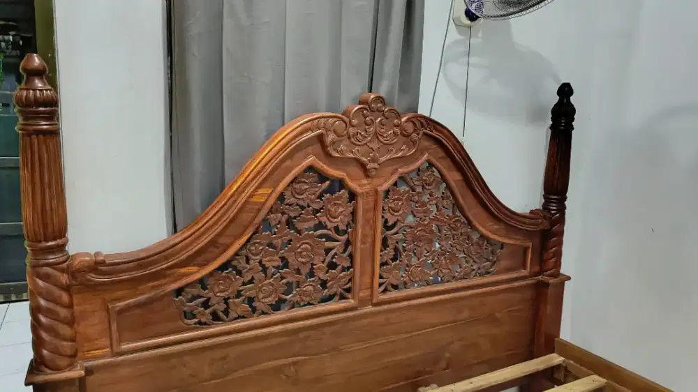 DIPAN TEMPAT TIDUR KAYU JATI