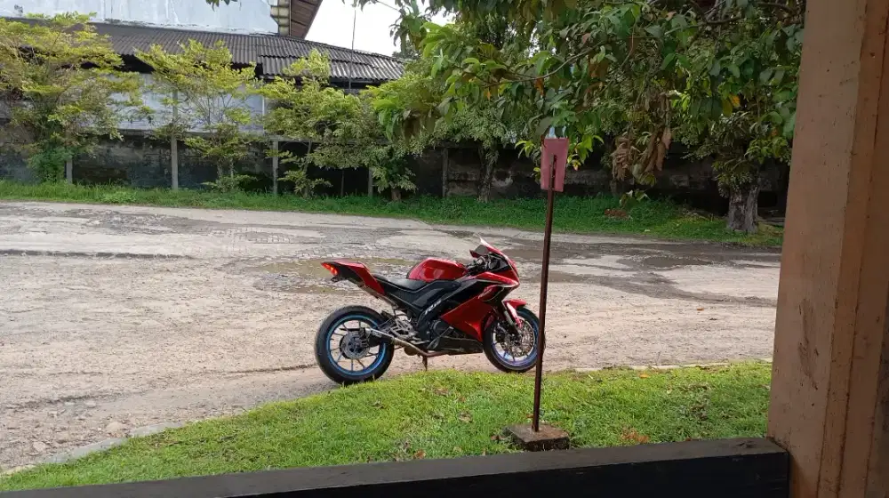 Yamaha R15 VVA V3 155cc merah