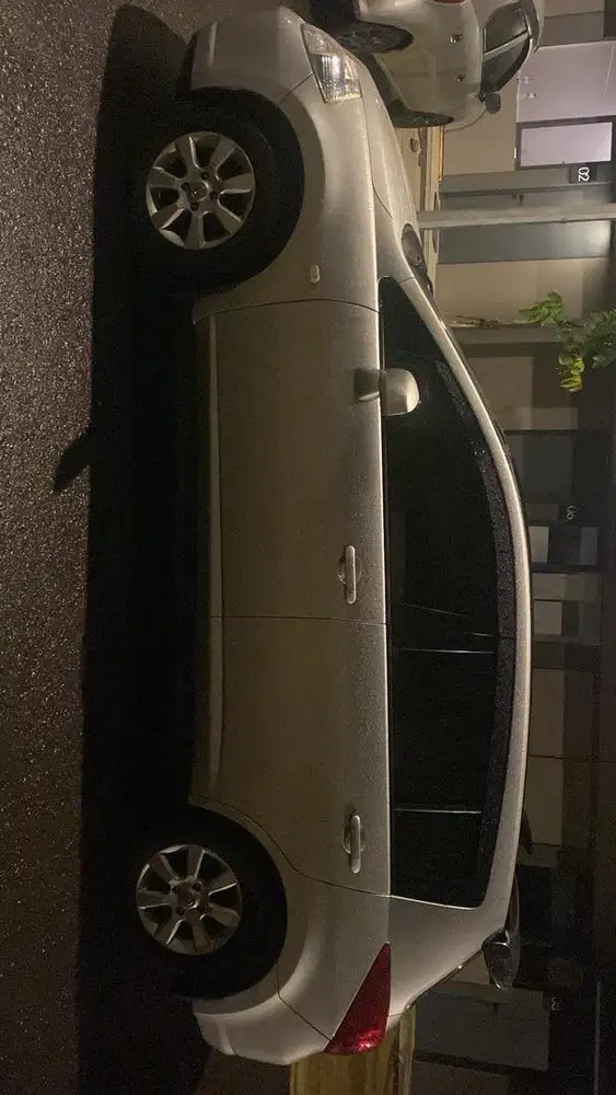 Nissan latio hatchback 2008-2009