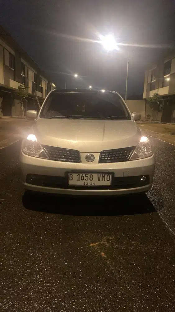 Nissan latio hatchback 2008-2009