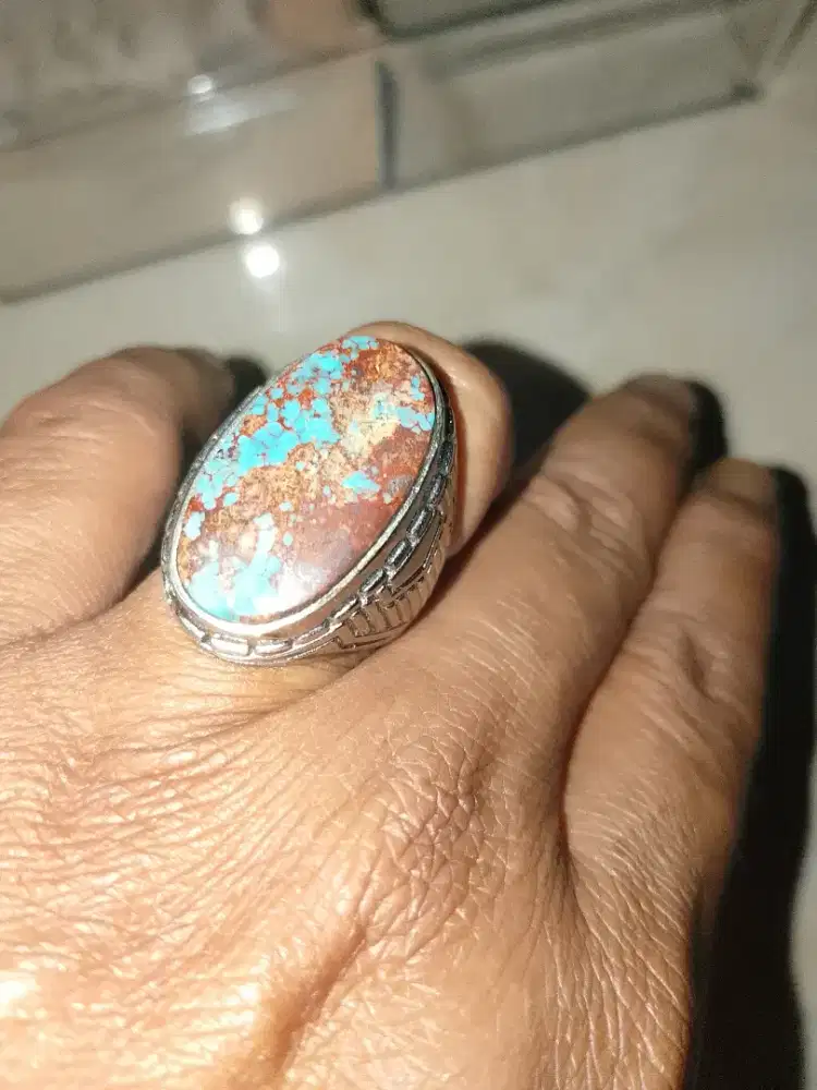 Batu pirus persis serat merah