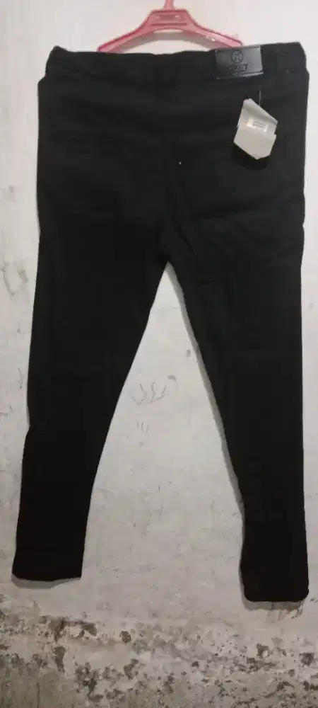 Celana chino hurley masih baru no 28/29