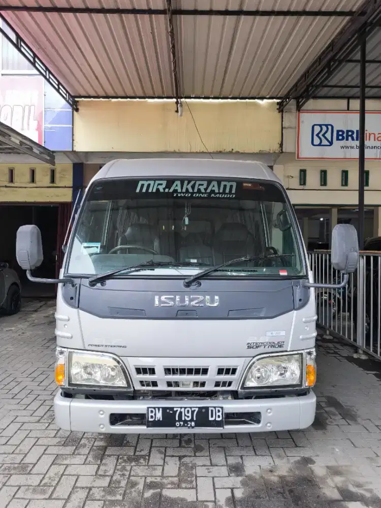 Izuzu ELF engkel Bus