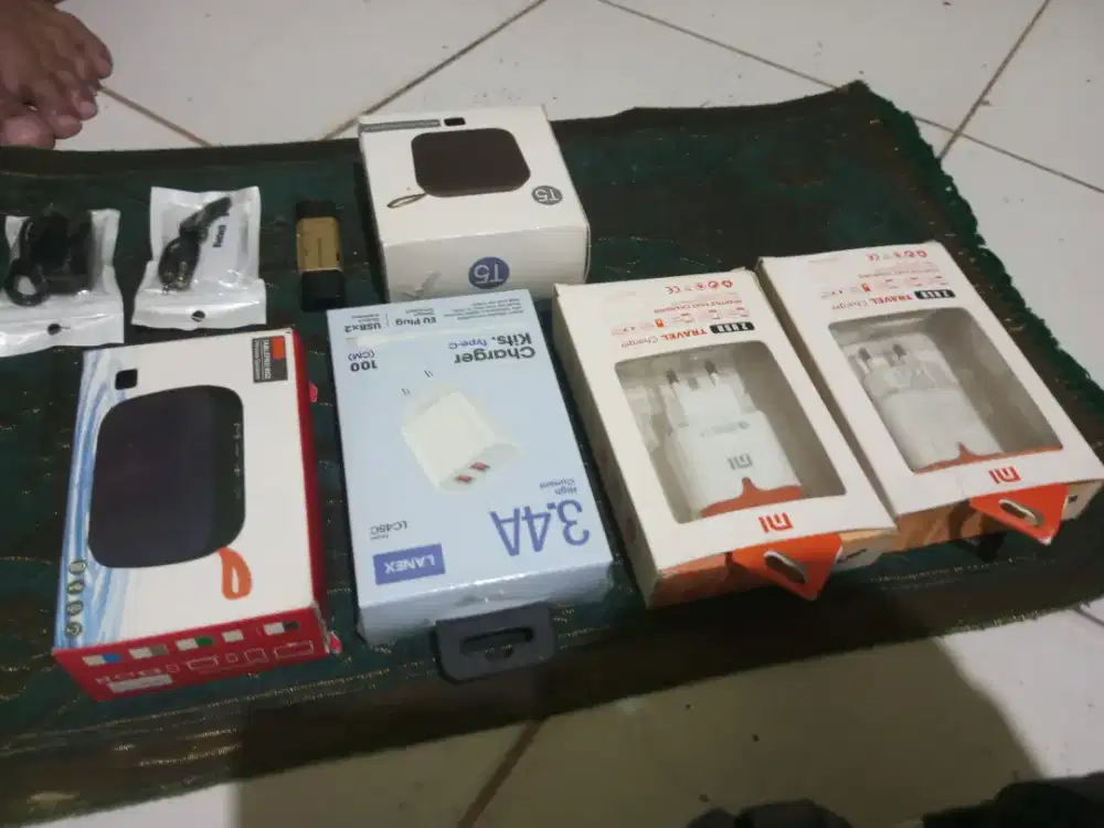 Assories hp dan speker bluetooth