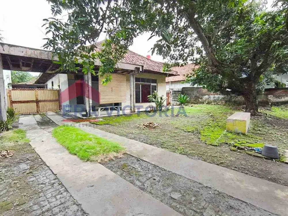 Rumah dg Halaman Luas (953m2) di jalan poros  Indramayu,cocok untuk usaha Kuliner, Resto, Kantor, Bsngkel ..
