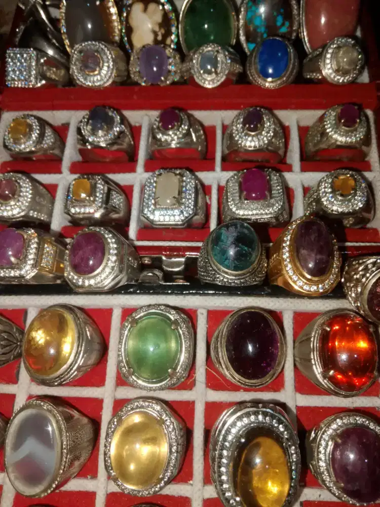 Cincin batu akik dan permata
