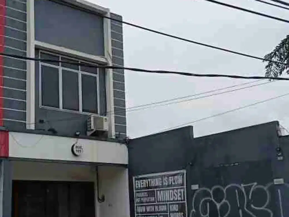 Disewakan Ruko 1 Lantai Dengan Halaman Belakang & Parkiran yang Luas  Di Jalan Aria Putra, Kedaung, Ciputat, Tangerang Selatan