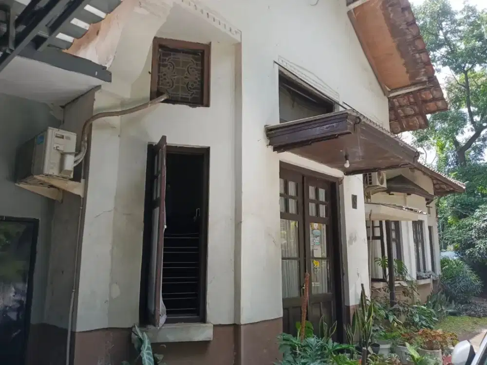 Rumah belanda asli  bagus dan terawat