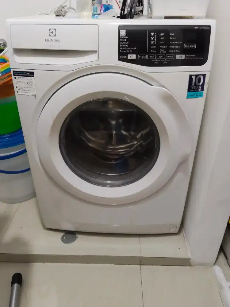 Mesin cuci electrolux