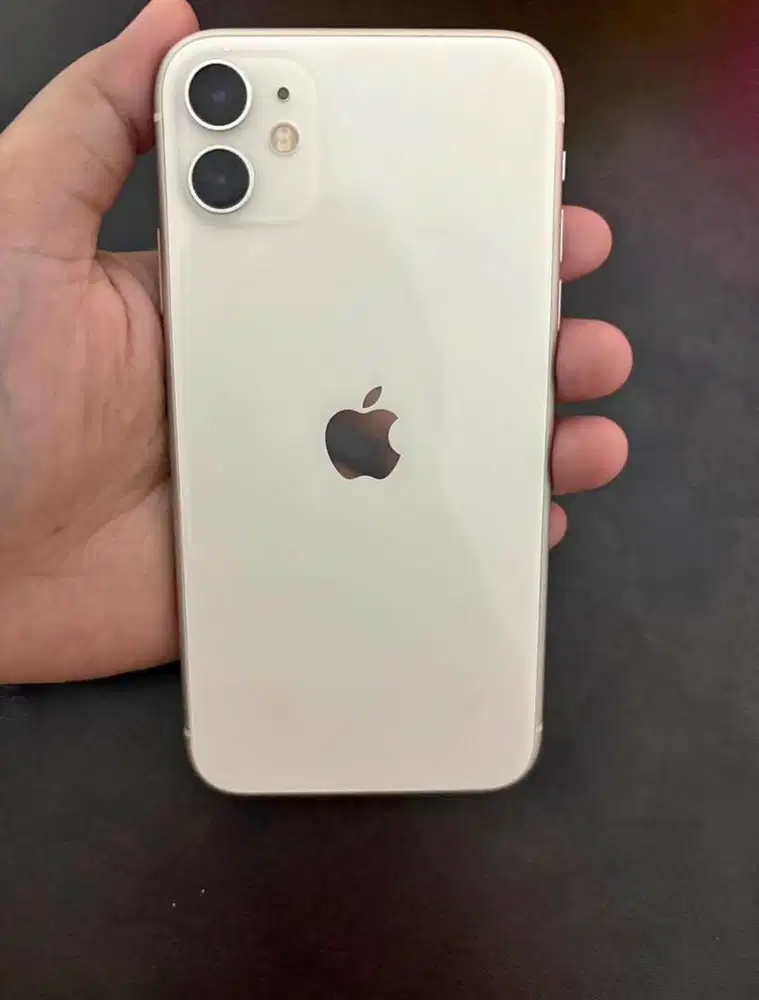 Iphone 11 128gb ex ibox hp cashan dus rusak