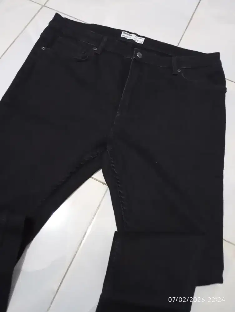 Celana denim hitam