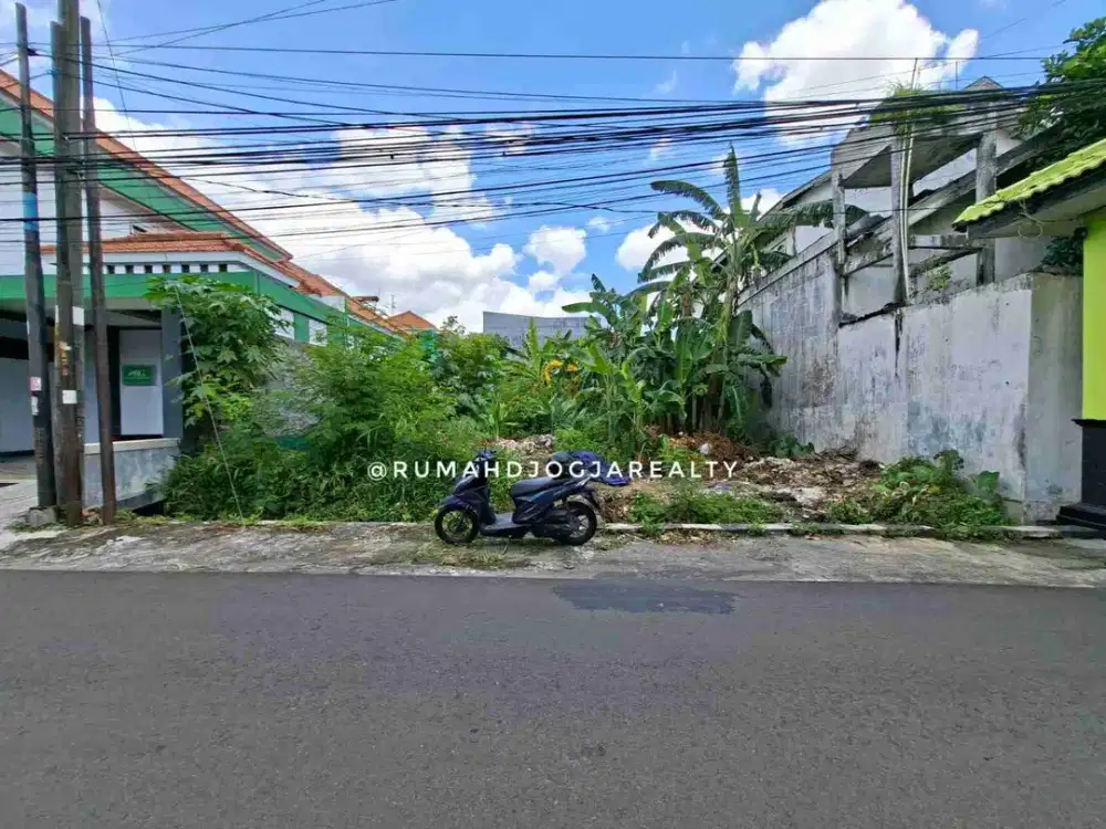 Tanah Cantik Strategis, 100 Meter Dari Ringroad Utara Dekat PAKUWON MALL