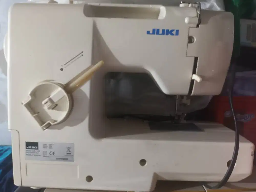 Mesin jahit portable JUKI