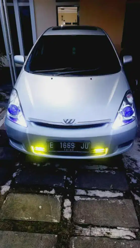 TOYOTA WISH 2003 CBU