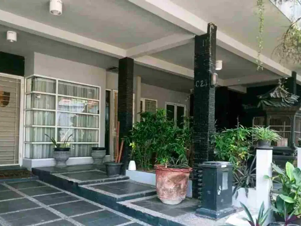 Dijual Rumah siap huni di Hoek di perumahan The address depok