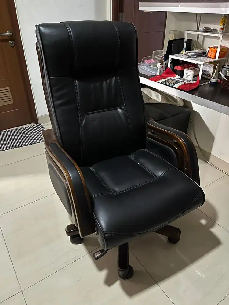 Kursi kerja direktur