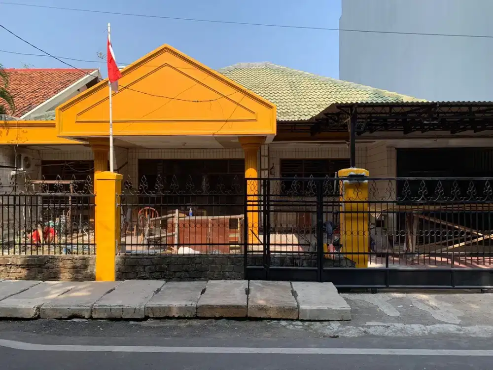 Turun Harga Jadi 9M. Rumah tua hitung tanah di Cideng, luas 358m2 Rp 12M
