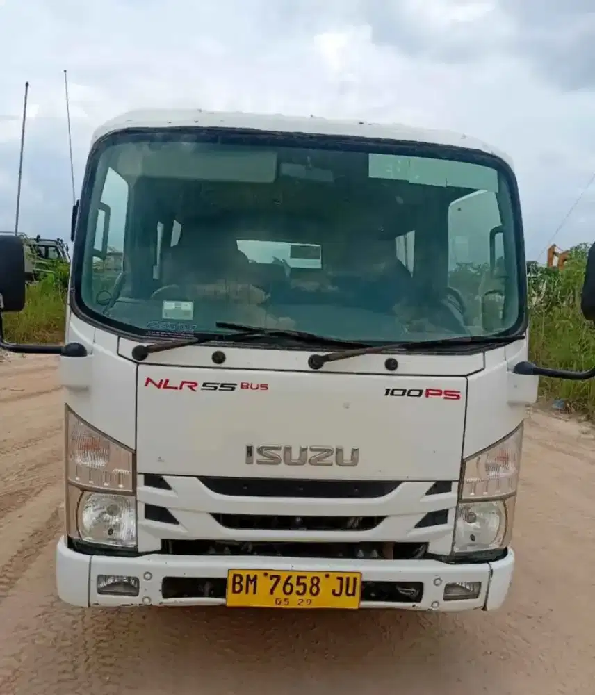 MOBIL BUS ISUZU NLR55 TAHUN 2019