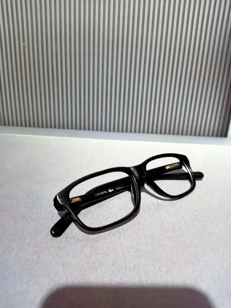 Frame kacamata Lacoste