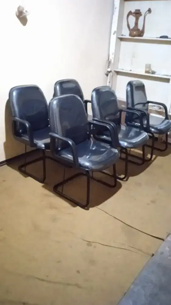 Kursi kantor dan rumah tangga