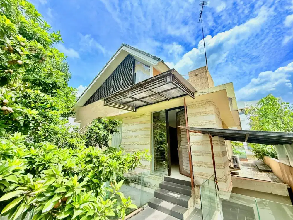 Rumah Minimalis Semi Furnish SHM Free Kanopi Lokasi Strategis Cluster Terdepan Sentul City, Bogor